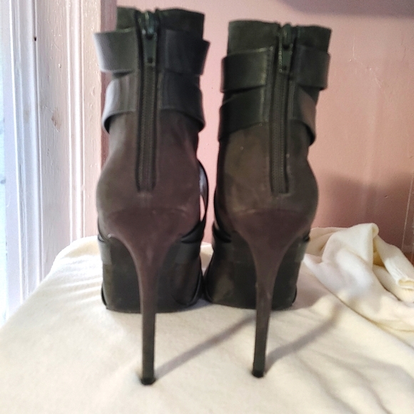 Shoedazzle dark forest green booties - Picture 3 of 8